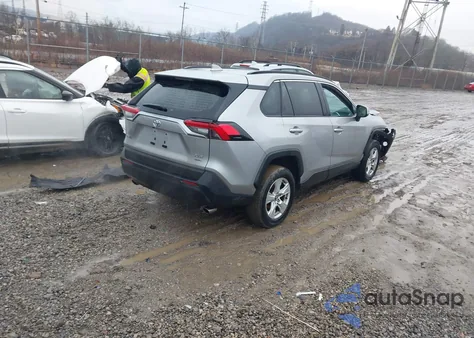 2021 Toyota Rav4 Xle z USA, uszkodzony, nr VIN 2T3P1RFVXMC166712